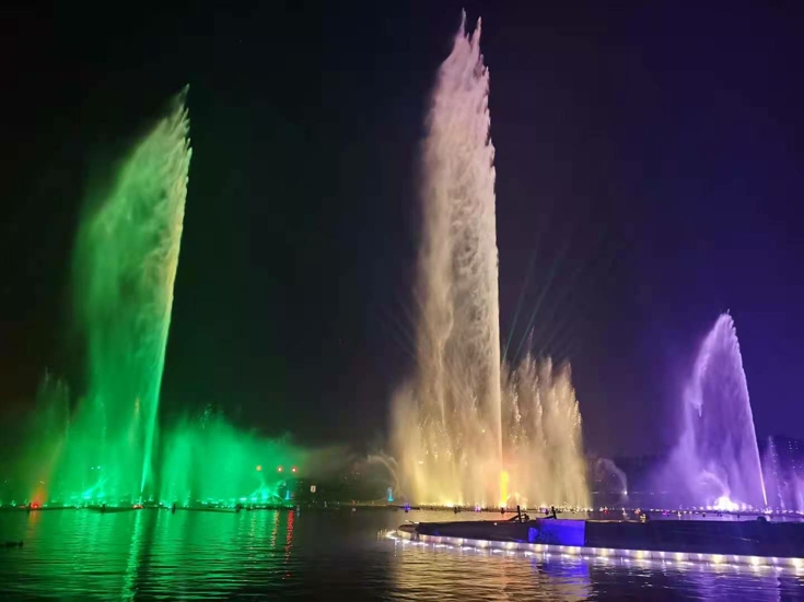 驻马店人民公园大型音乐喷泉、激光水舞秀元旦首秀